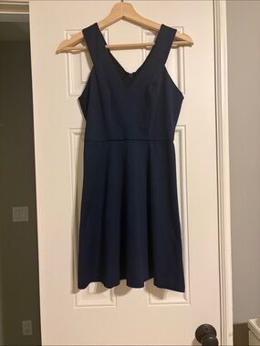 BCBGeneration Navy V‑Neck Midi Dress